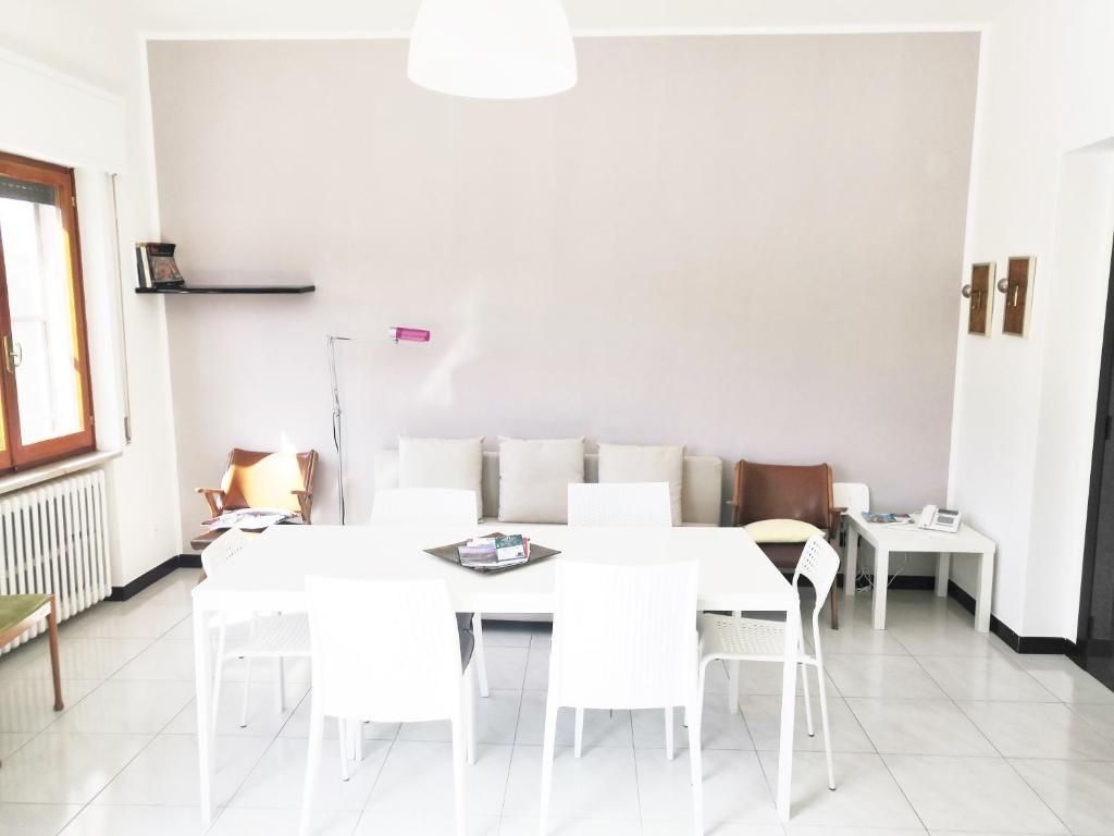 a white dining room with white tables and white chairs at Casa vacanza Parco del Castello in Matera