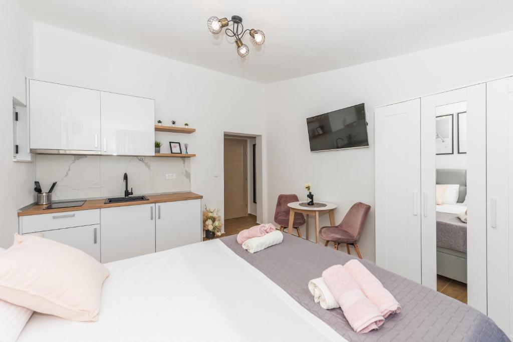 Milka Apartments - 1