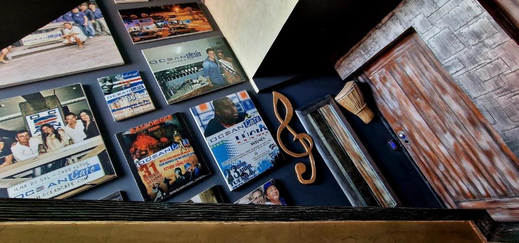 TV a/nebo společenská místnost v ubytování Ocean Suites