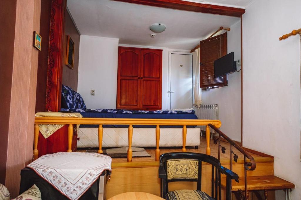 Arbat Guest Rooms - Chambre Double Avec Balcon (2 Adultes + 1 Enfant)