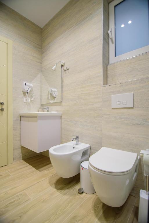 Bagno di Palm Side Hotel