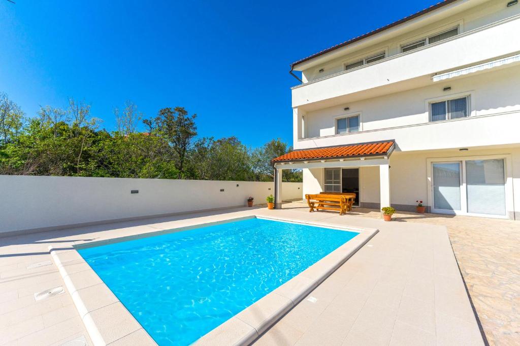 Bazén v ubytovaní VILLA BIANCA - Apartment with Private pool alebo v jeho blízkosti