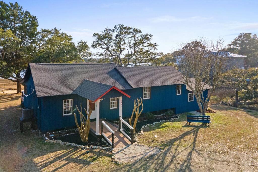 Gallery image of Dolphin Cove - Whole WATERFRONT House with Dock in Ocean Isle Beach