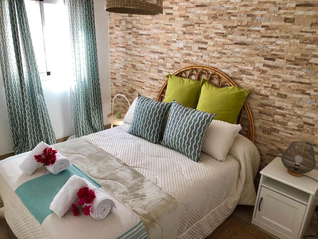 a bedroom with a bed with towels on it at Casa Lucilita in Valles de Ortega