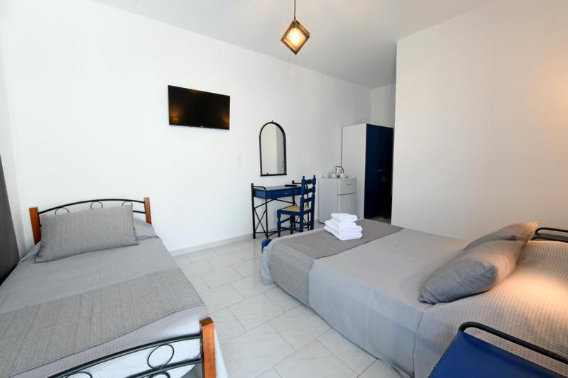 Letto o letti in una camera di Lunar Santorini Hotel