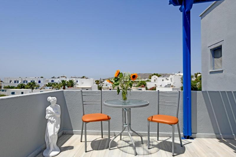 Balcone o terrazza di Lunar Santorini Hotel