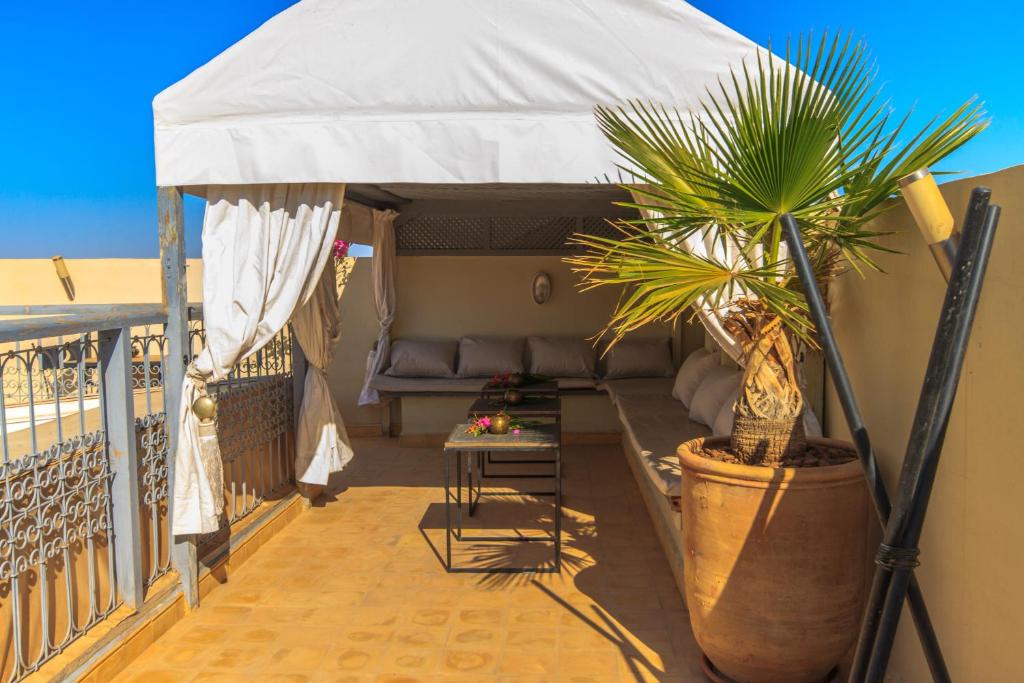 Balkón nebo terasa v ubytování Riad La Porte de l'oasis
