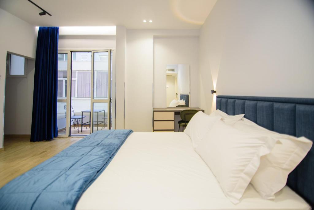 Letto o letti in una camera di Palm Side Hotel