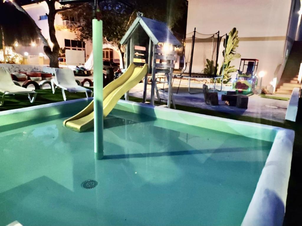 Apartamentos Cala Angila, Cala Mendia, Spain - Booking.com