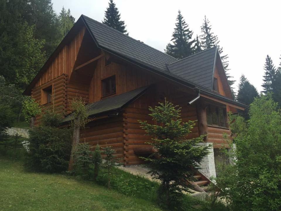 a log cabin with a black roof at Jánošíková chata Orava in Námestovo