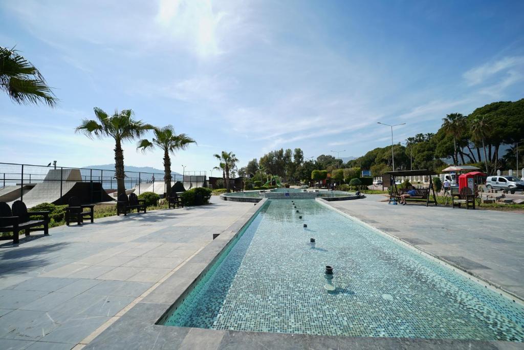 Bazén v ubytování Alanya Risus Park Hotel nebo v jeho okolí