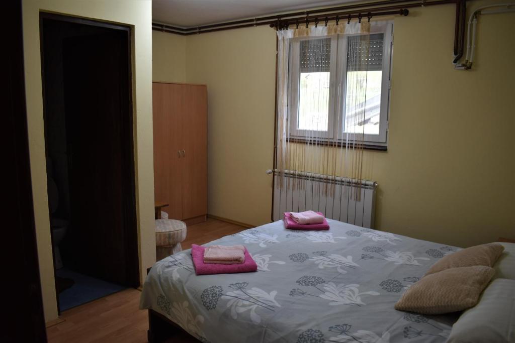 Postel nebo postele na pokoji v ubytování Apartments Sabljak