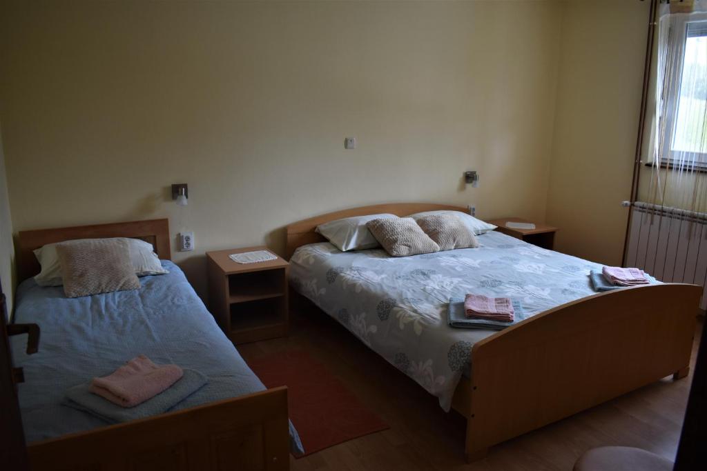 Postel nebo postele na pokoji v ubytování Apartments Sabljak