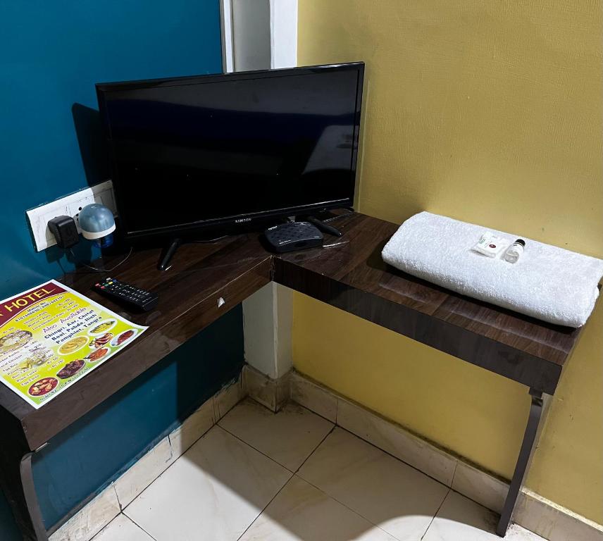 TV a/nebo společenská místnost v ubytování Hotel Shivanand