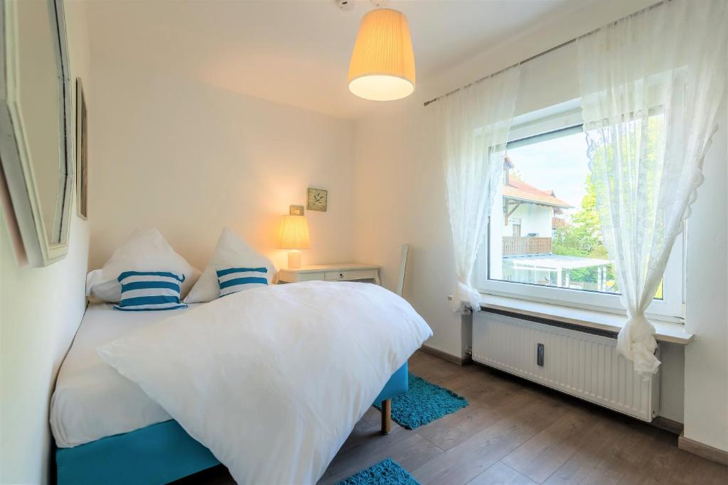 Postel nebo postele na pokoji v ubytování DARFATI 4-Zimmer Wohnung