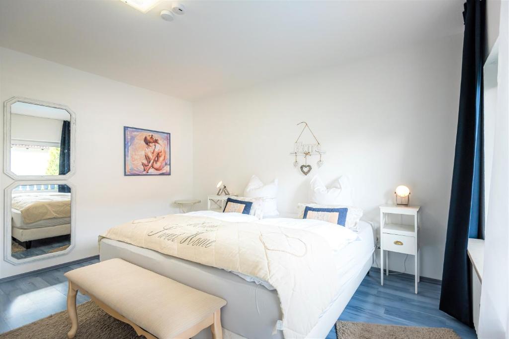Postel nebo postele na pokoji v ubytování DARFATI 4-Zimmer Wohnung