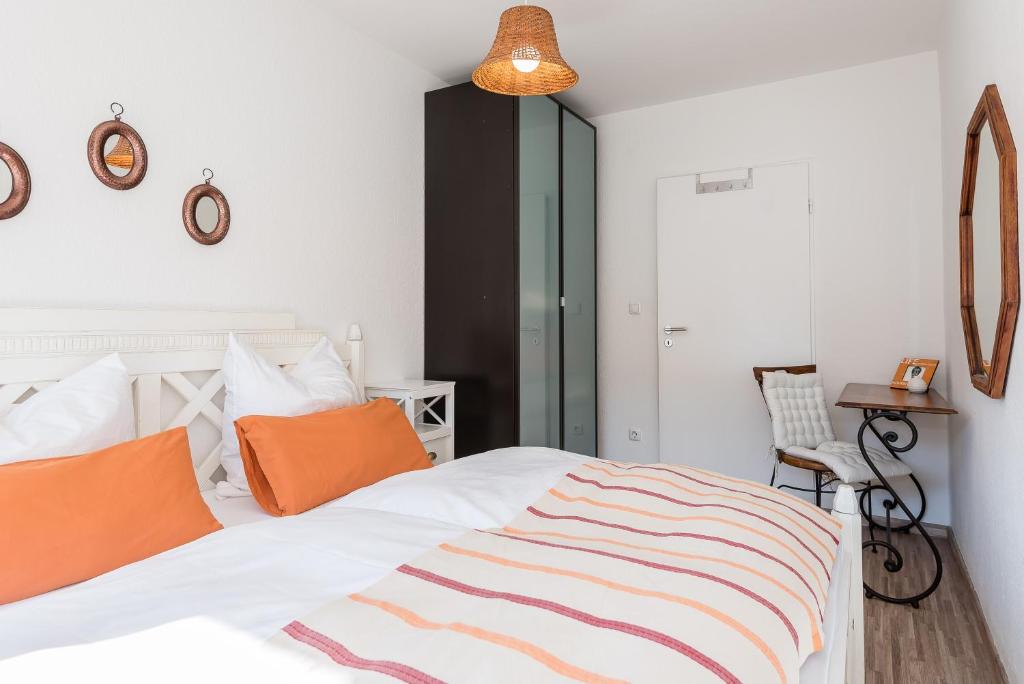 Postel nebo postele na pokoji v ubytování DARFATI 4-Zimmer Wohnung