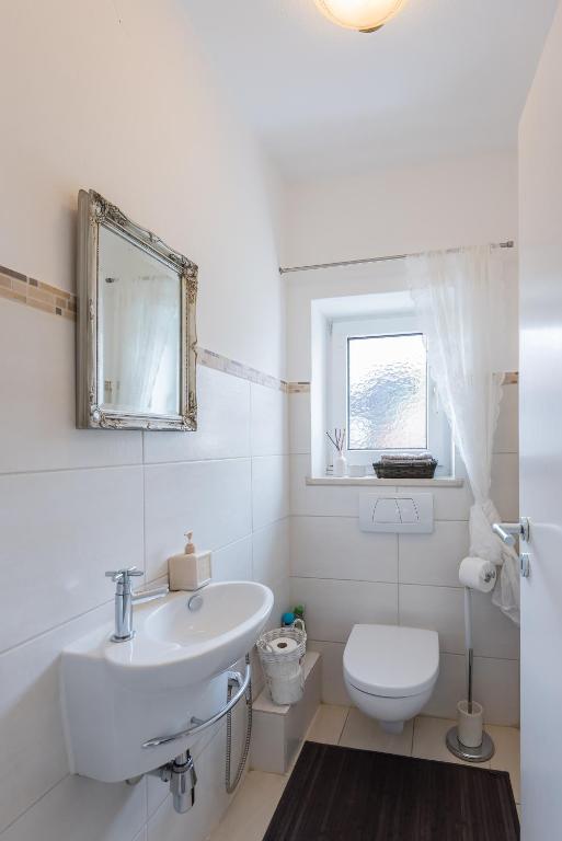 Koupelna v ubytování DARFATI 4-Zimmer Wohnung