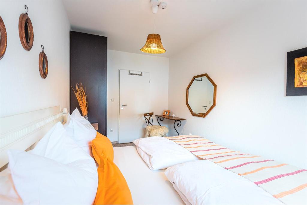 Postel nebo postele na pokoji v ubytování DARFATI 4-Zimmer Wohnung