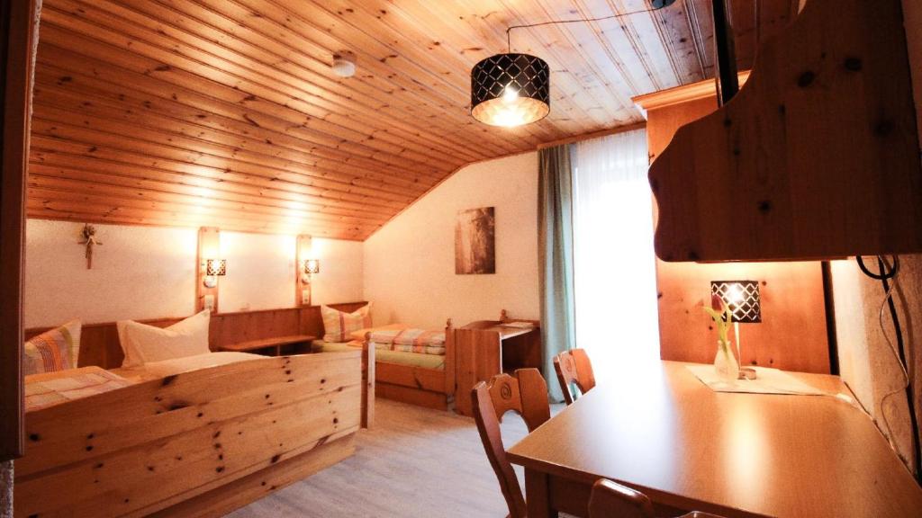 Pension Eichertstüberl - Triple Room With Balcony