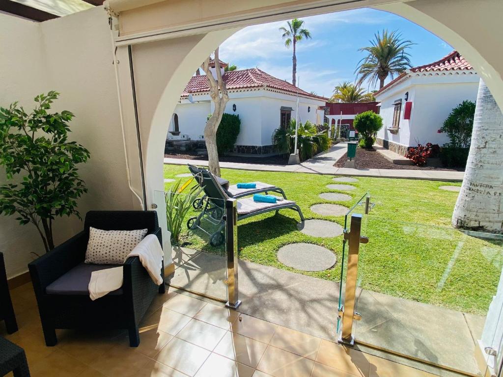 Bungalow Parque Golf by Sunhousescanarias & pool