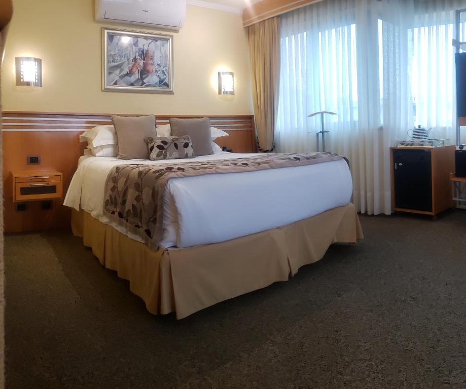 Voodi või voodid majutusasutuse Hotel Restaurante Ankara toas