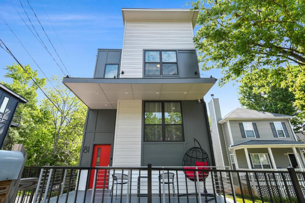 Gallery image of THE RED DOOR - Ultra Modern Atlanta Home - DesignedByDom in Atlanta