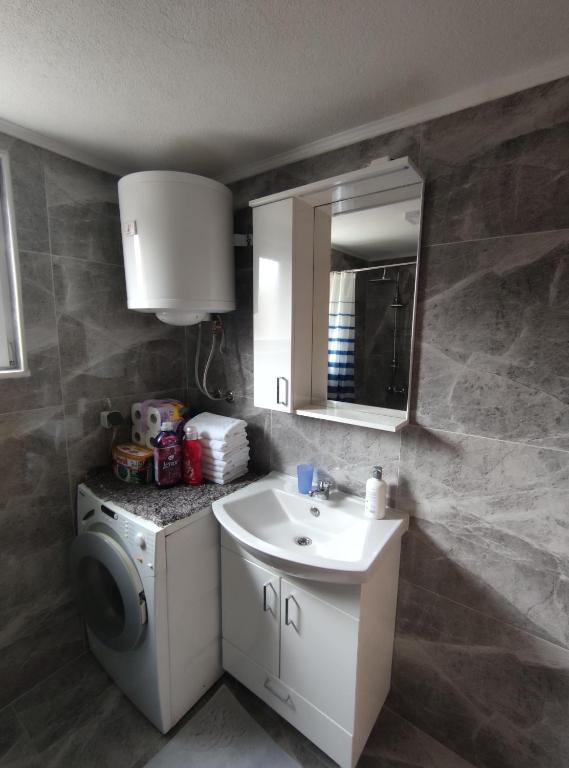 Kuchyň nebo kuchyňský kout v ubytování Apartman Amina-Ahmad Vinac-Jajce