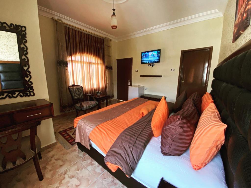 Postel nebo postele na pokoji v ubytování Anbat Midtown Hotel