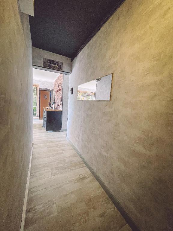 TV a/nebo společenská místnost v ubytování Van Gogh gare By Joyca Chambre privée