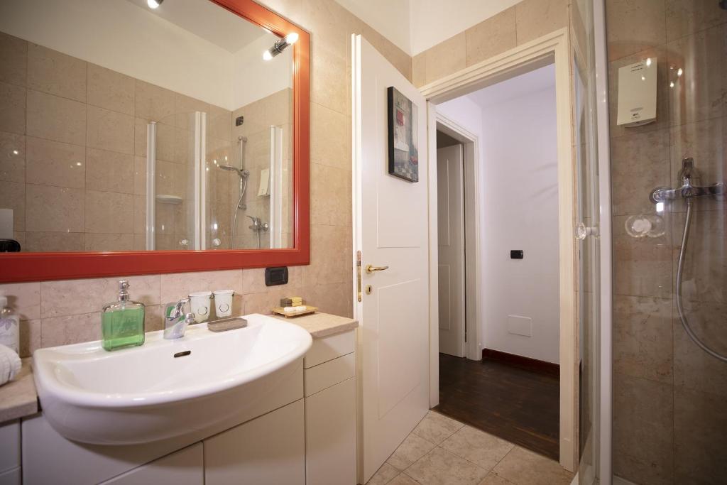 Like Romeo Suites - 17