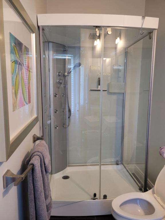 Koupelna v ubytování Condo 202 Le Champlain vue sur la montagne, ski, vélo, piscine !