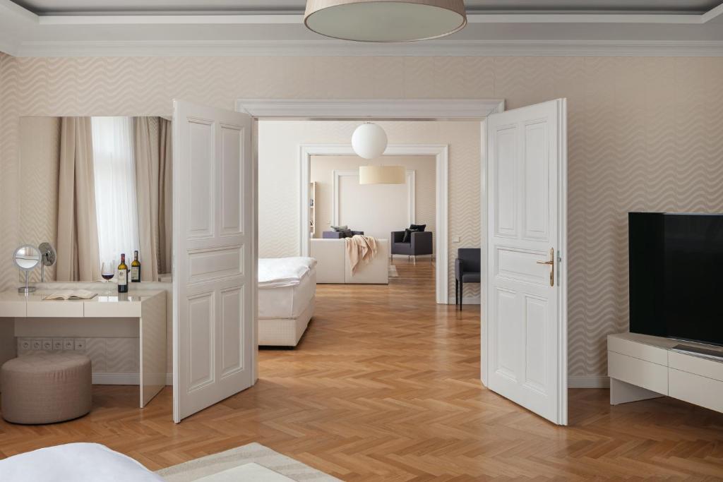 Revolucni Apartments Old Town - 7