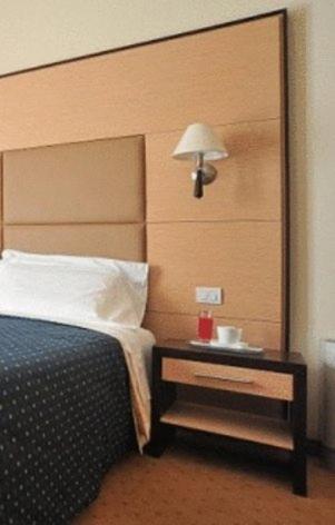 Postel nebo postele na pokoji v ubytování Inn Hotel