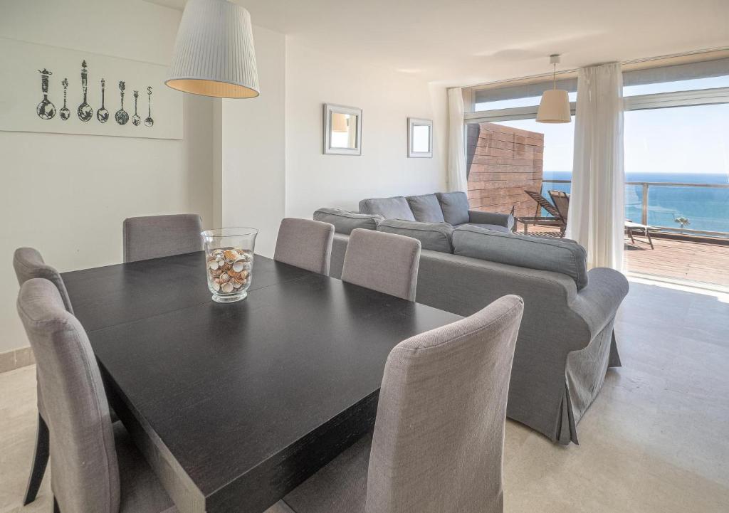 Posezení v ubytování Punta Paloma 2364 Sea View Penthouse in Manilva, Costa del Sol