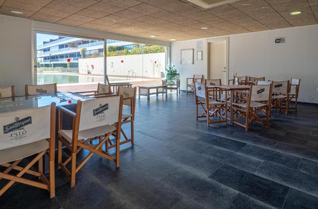 Restaurace v ubytování Punta Paloma 2364 Sea View Penthouse in Manilva, Costa del Sol