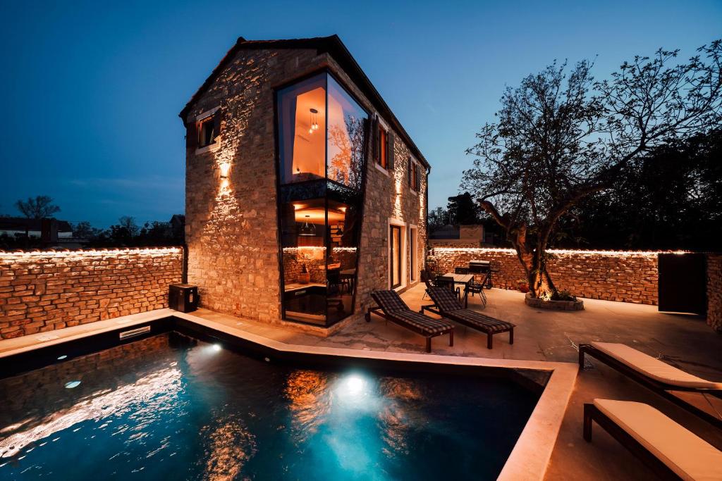 Basen w obiekcie Casa Giulia with heated pool lub w pobliżu