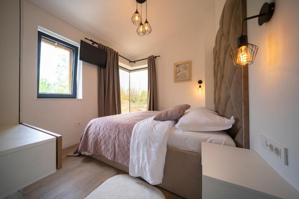 Łóżko lub łóżka w pokoju w obiekcie Casa Giulia with heated pool