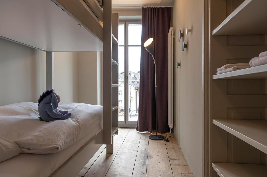 Postel nebo postele na pokoji v ubytování Chasa Fent, Sent Scuol im Engadin