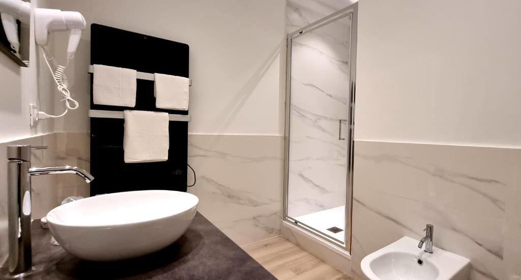 Koupelna v ubytování B&B Lorena Suites