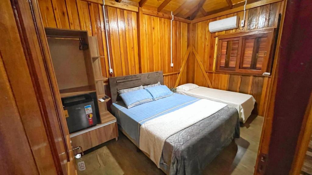 a small bedroom with a bed in a room at Casa hotel in Barra do Guarita