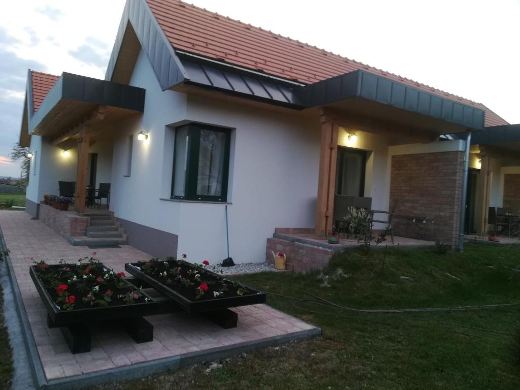 Ogród w obiekcie Edina Vendégház-Gyenesdiás