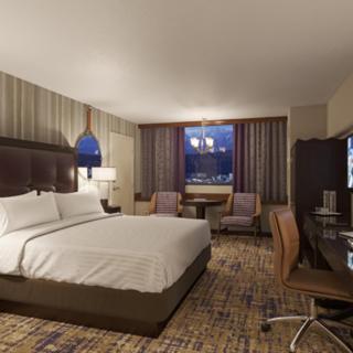 Postel nebo postele na pokoji v ubytování Nugget Casino Resort