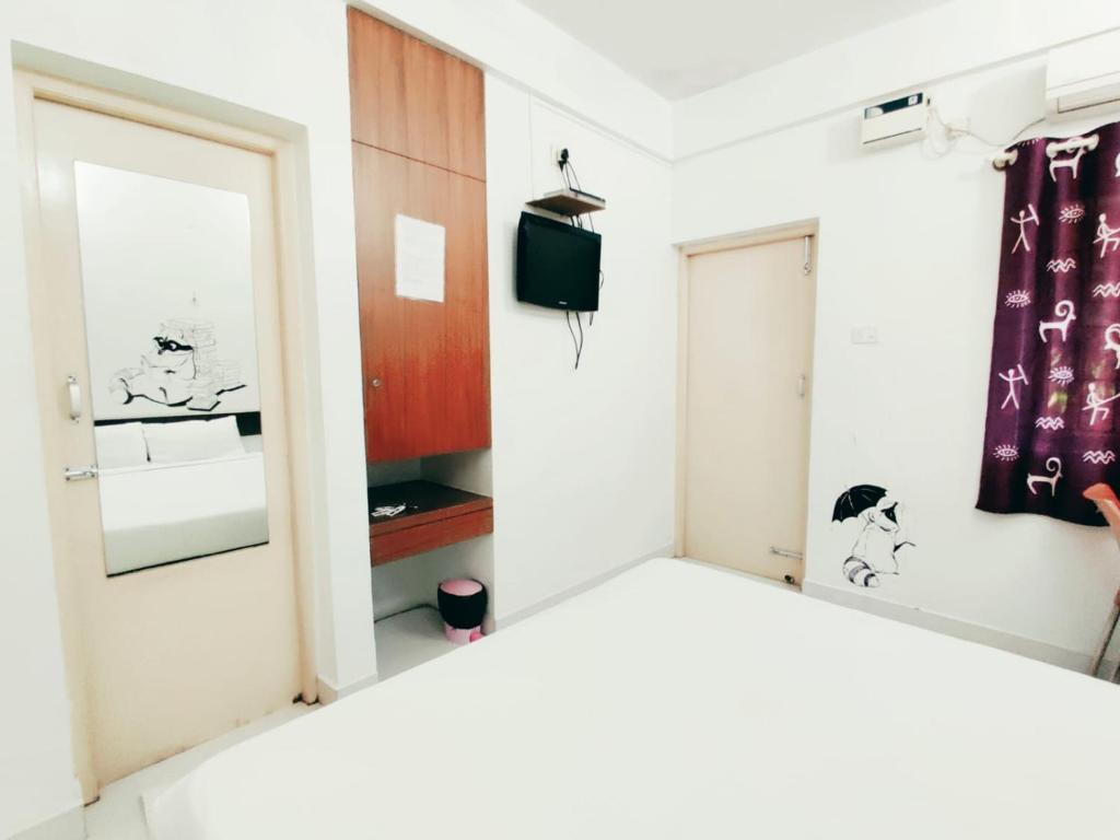 Postel nebo postele na pokoji v ubytování Raccoon Rooms
