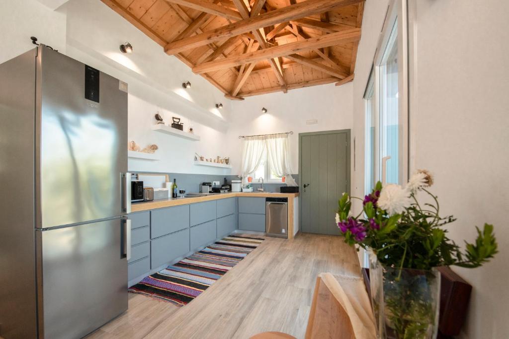 Kuchyň nebo kuchyňský kout v ubytování Avgi Villa