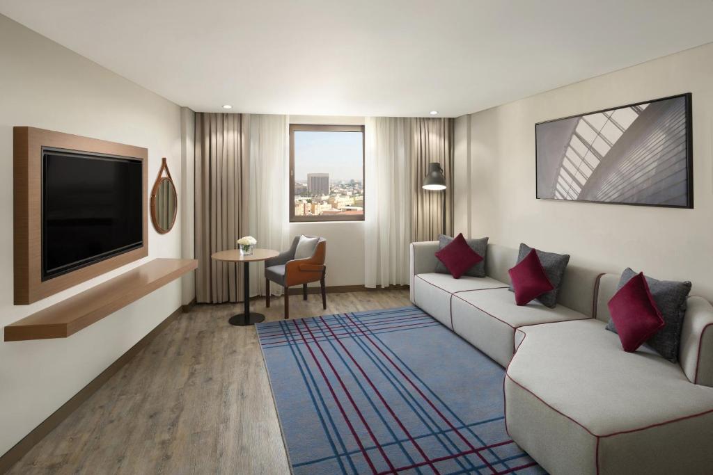 Crowne Plaza Riyadh Palace, an IHG Hotel - One-Bedroom Suite With City View