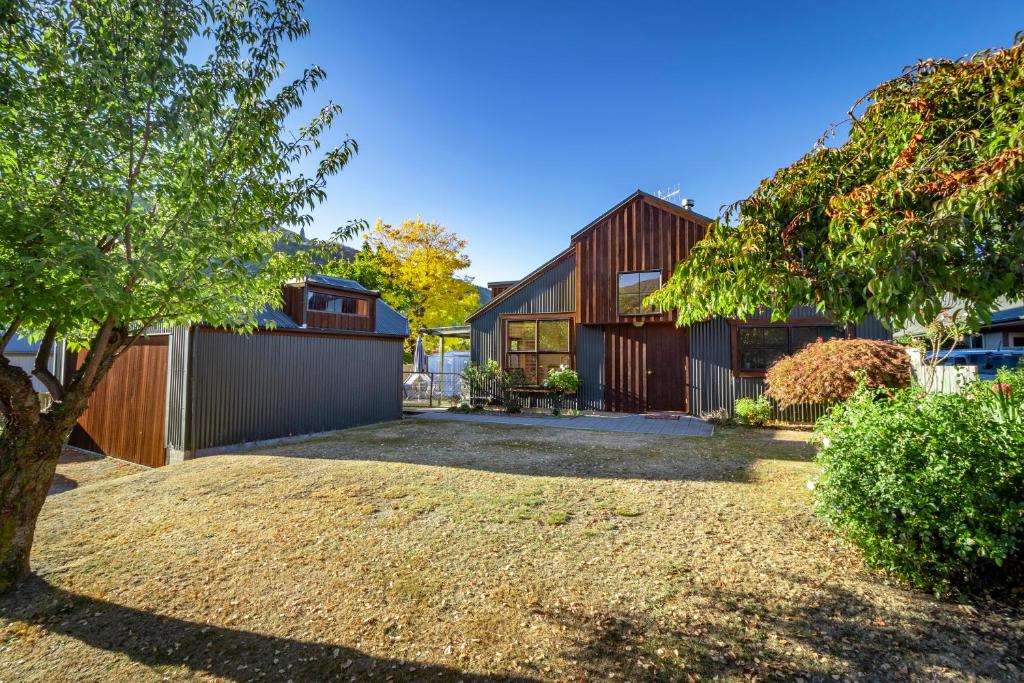 a home with a large yard with a fence at Arrow Getaway - Arrowtown Holiday Home in Arrowtown