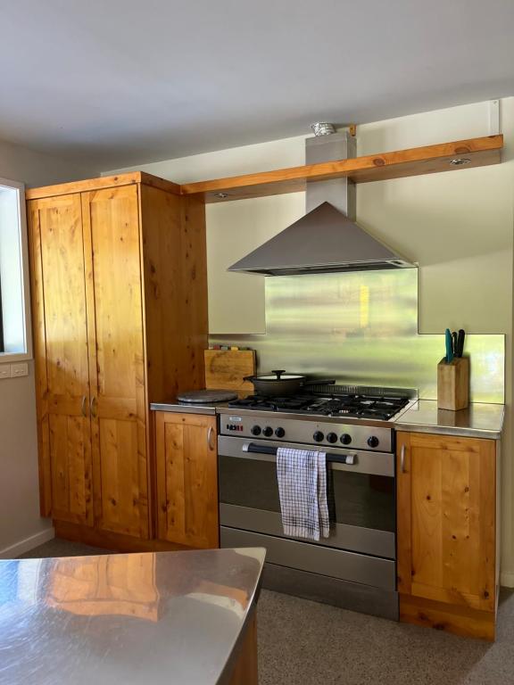 Kuchyň nebo kuchyňský kout v ubytování Kahu Farm Apartment