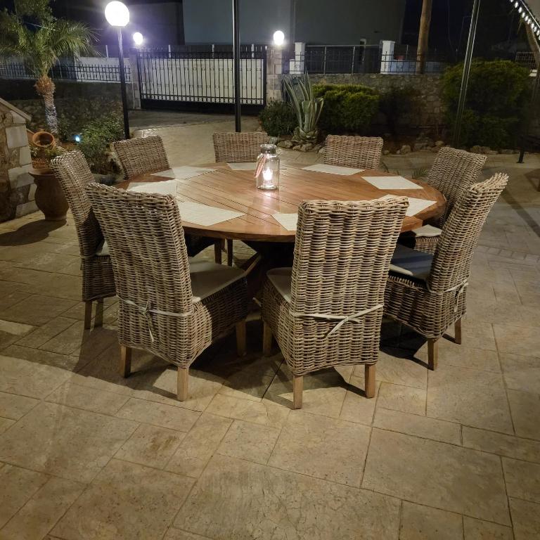 Patio nebo venkovní prostory v ubytování Paradisos Villa - Chania, Crete
