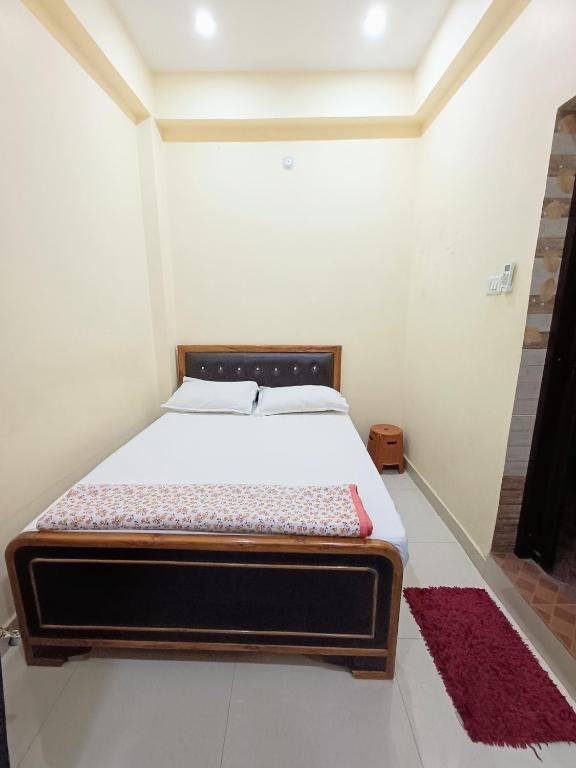 Postel nebo postele na pokoji v ubytování Hotel Saraswati Palace